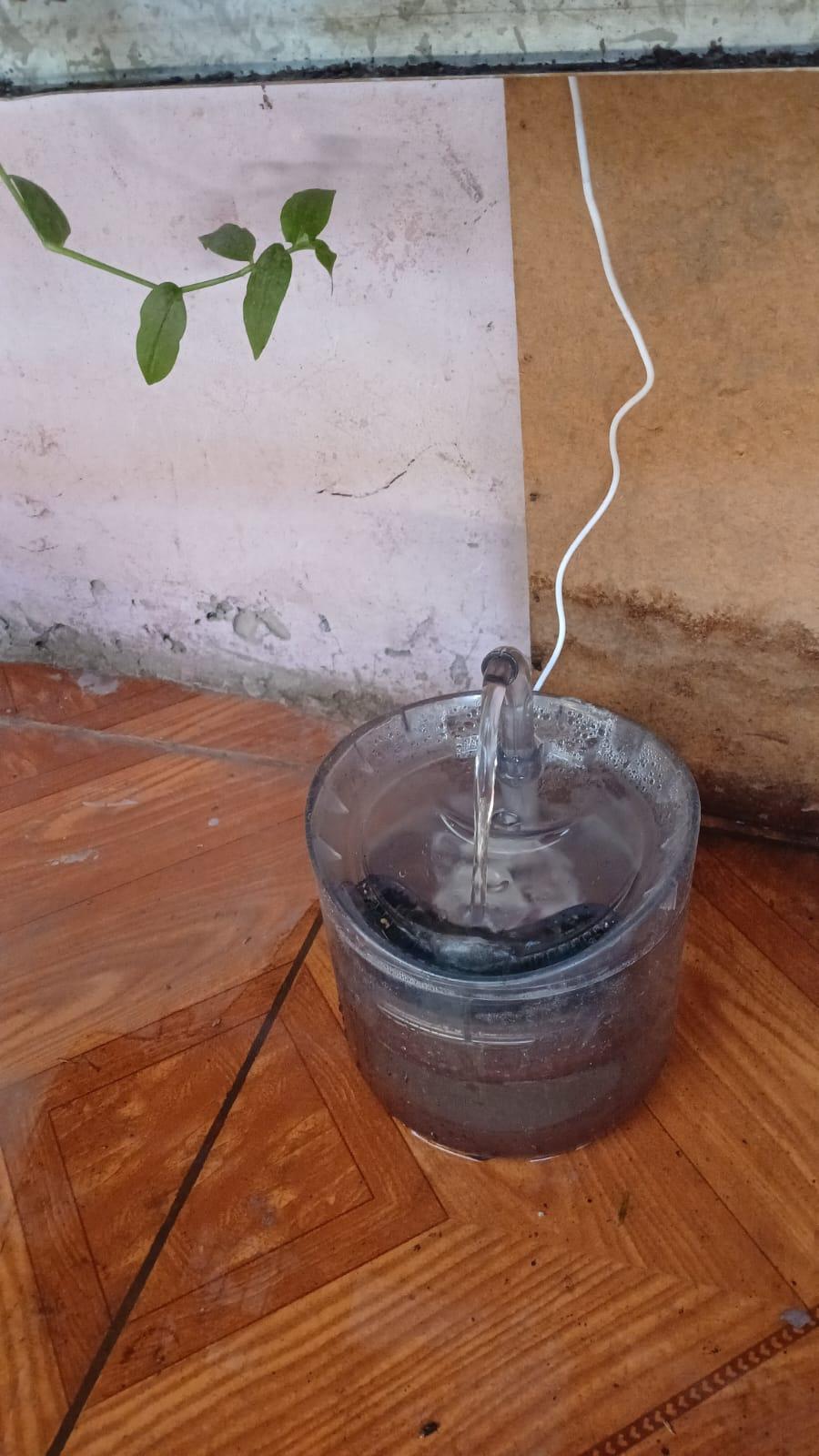 Fuente de Agua Automática para Mascotas – Hidratación Fresca y Continua 🐾💦